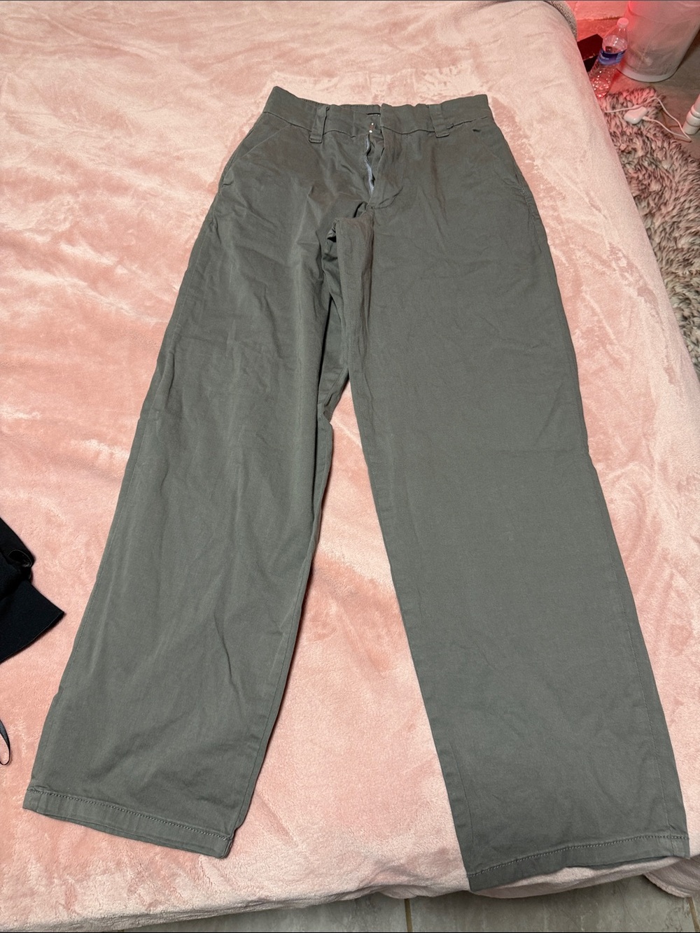 PrettyLittleThing Men's Wide-Leg Chinos in Olive